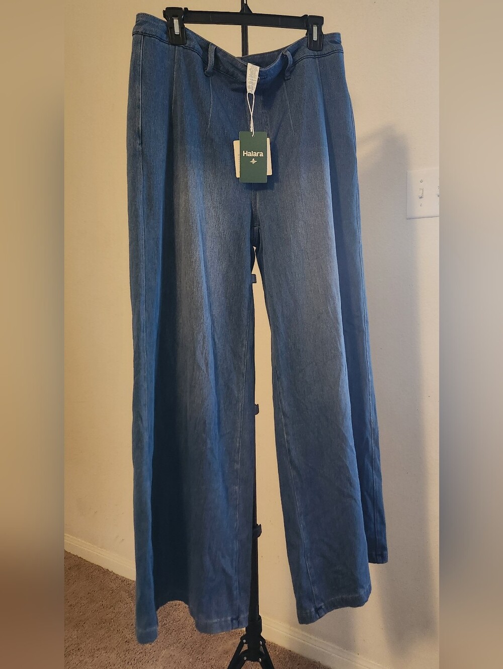 HALARA Relaxed Denim Wide-Leg Pants in Blue with Green Tag